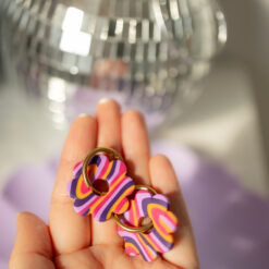 Kolczyki kwiatki na złotych kołach